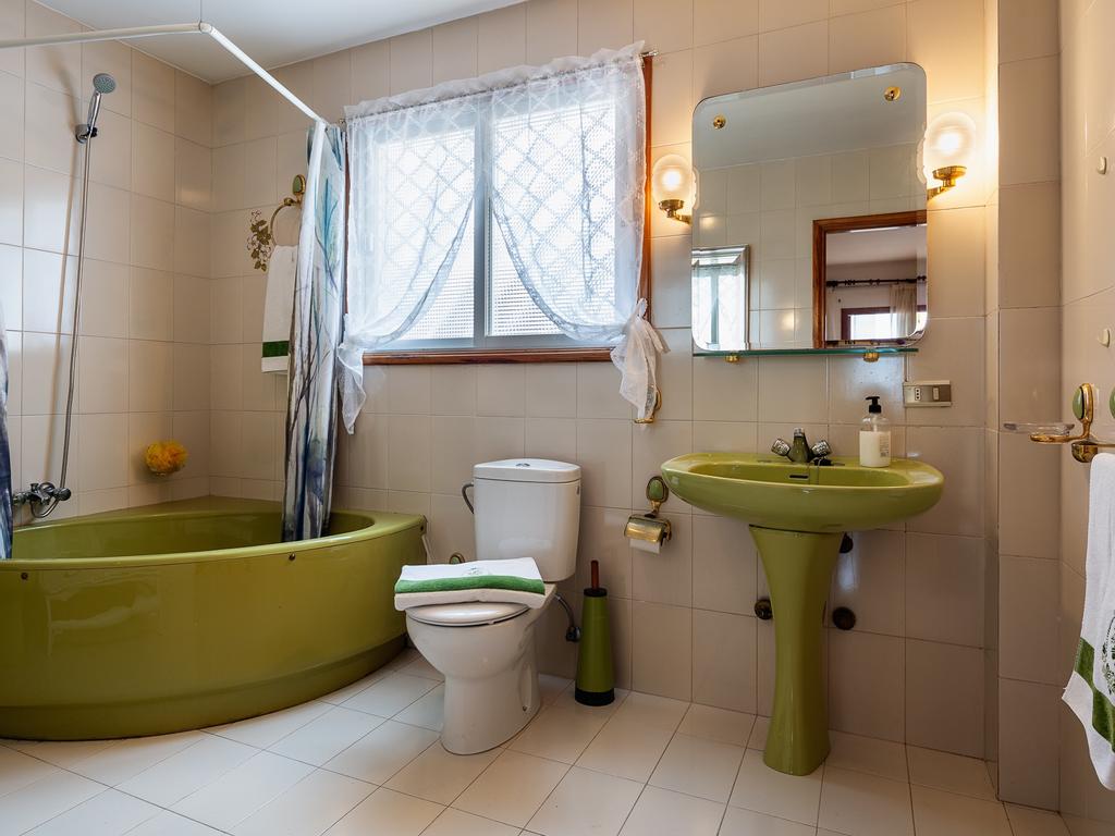 Suite bathroom