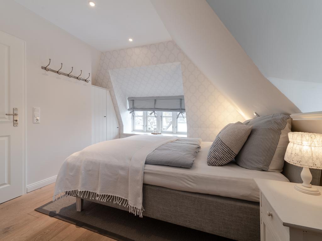 Master-bedroom upstairs