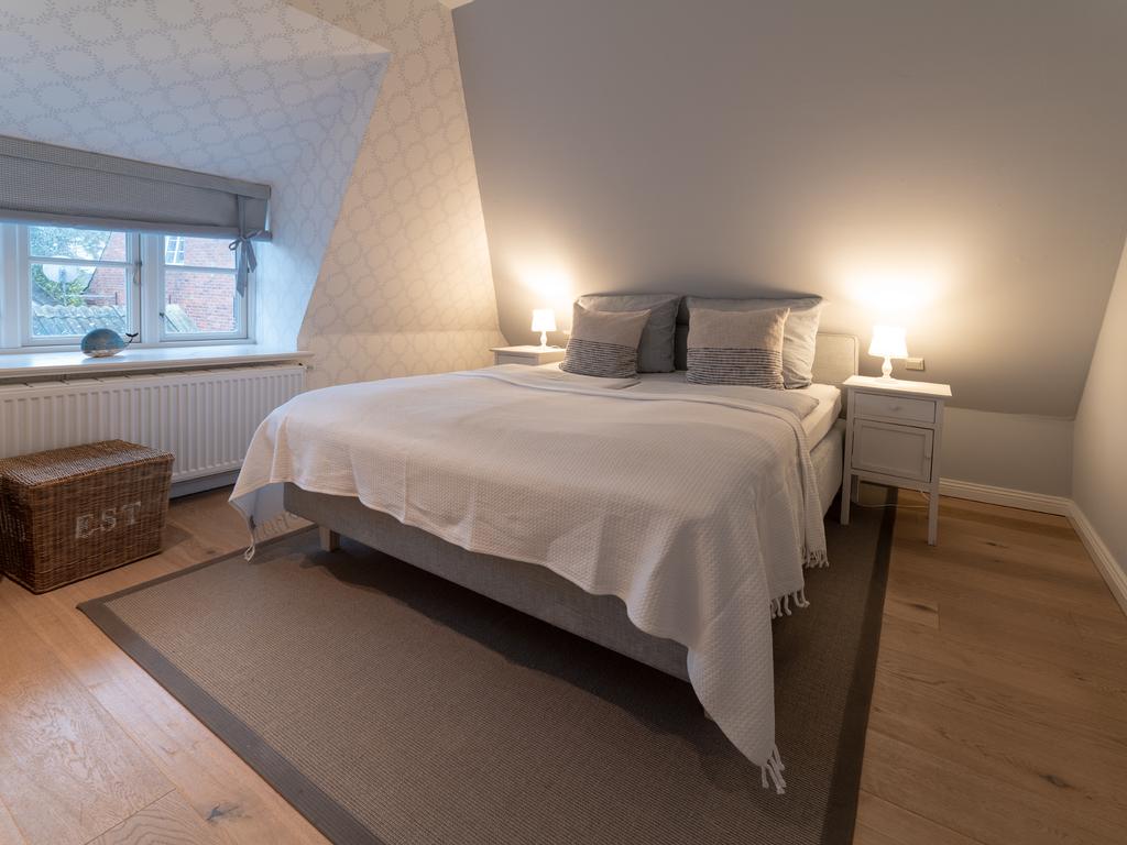 Bedroom with double bed