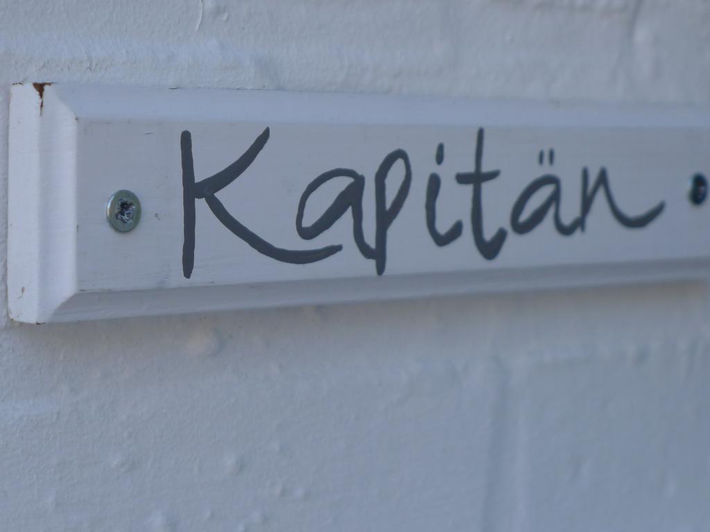 Detail door
