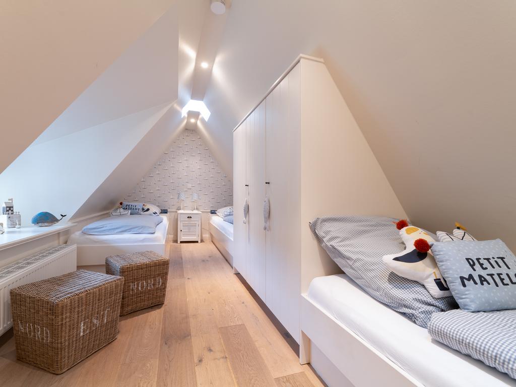 Perfect for kids : Upstairs bedroom for 3