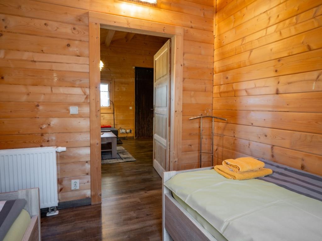 Single bedroom – additional view