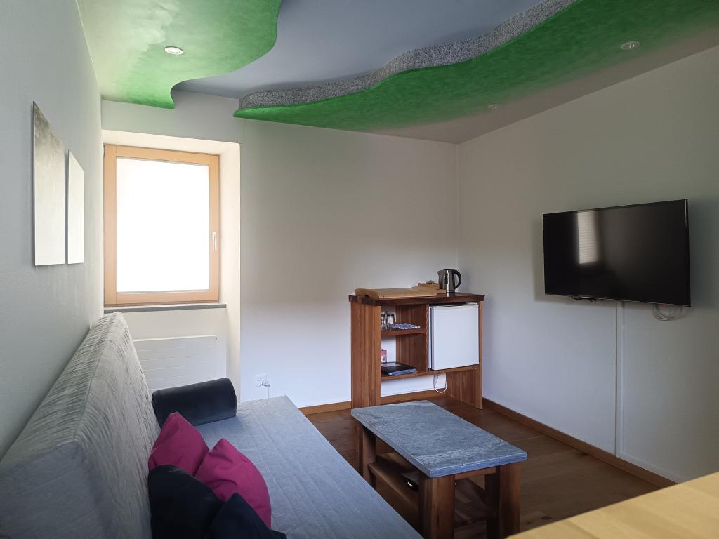 living room with mini fridge, kettle and tea selection