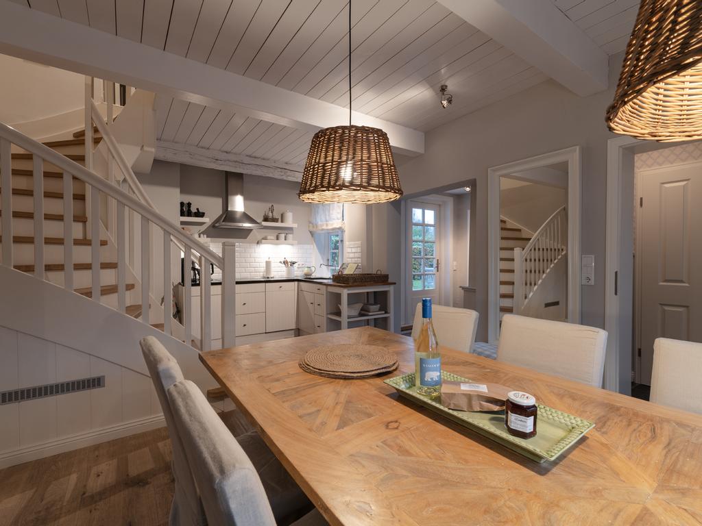 Fully equipped kitchen with wine fridge