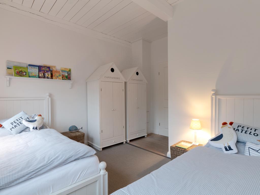 Bedroom with two separate beds