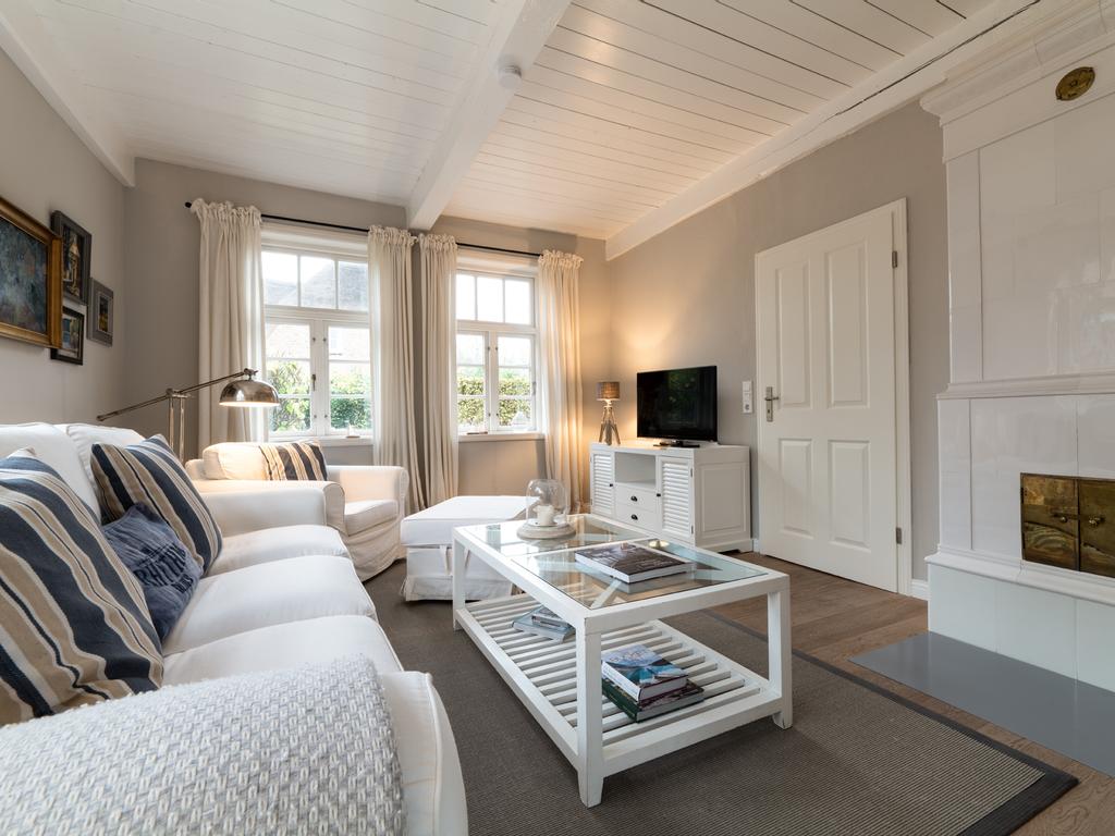 Beautiful and comfy: the living room